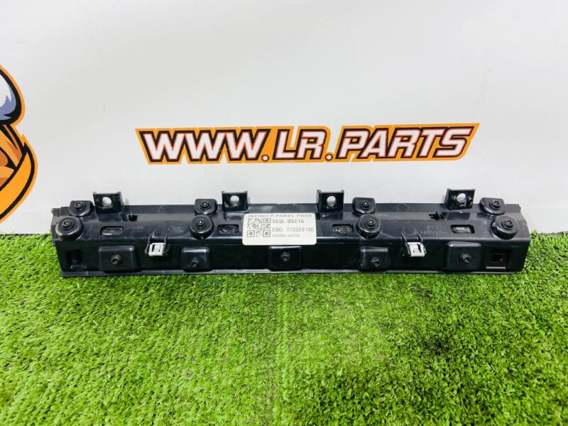 LR117711 Instrument panel of Range Rover Evoque New L551 (2019-) Used cost  € in stock 1 pcs.
