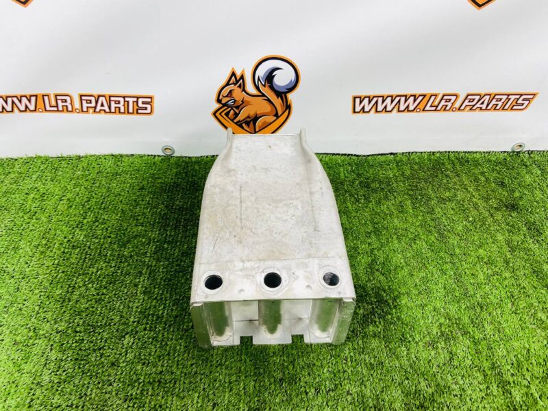 LR137237 Bumper Booster Bracket Left LAND ROVER DISCOVERY SPORT (L550) 2015- Used cost 50 € in stock 1 pcs.