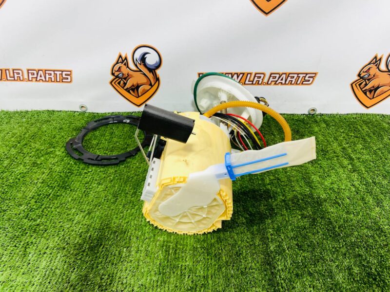 T4A17195 Fuel pump 2.0 petrol Jaguar F-Pace X761 (2017-) Used cost 200 € in stock 1 pcs.