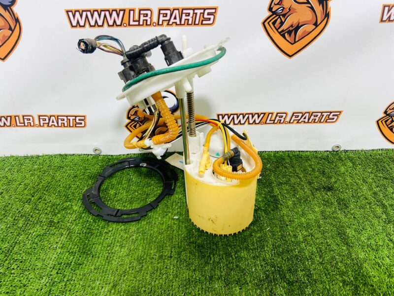 T4A17195 Fuel pump 2.0 petrol Jaguar F-Pace X761 (2017-) Used cost 200 € in stock 1 pcs.
