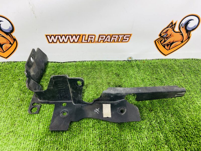 T4A4290 Left upper wind deflector shield Jaguar F-Pace X761 (2017-) Used - Image 16