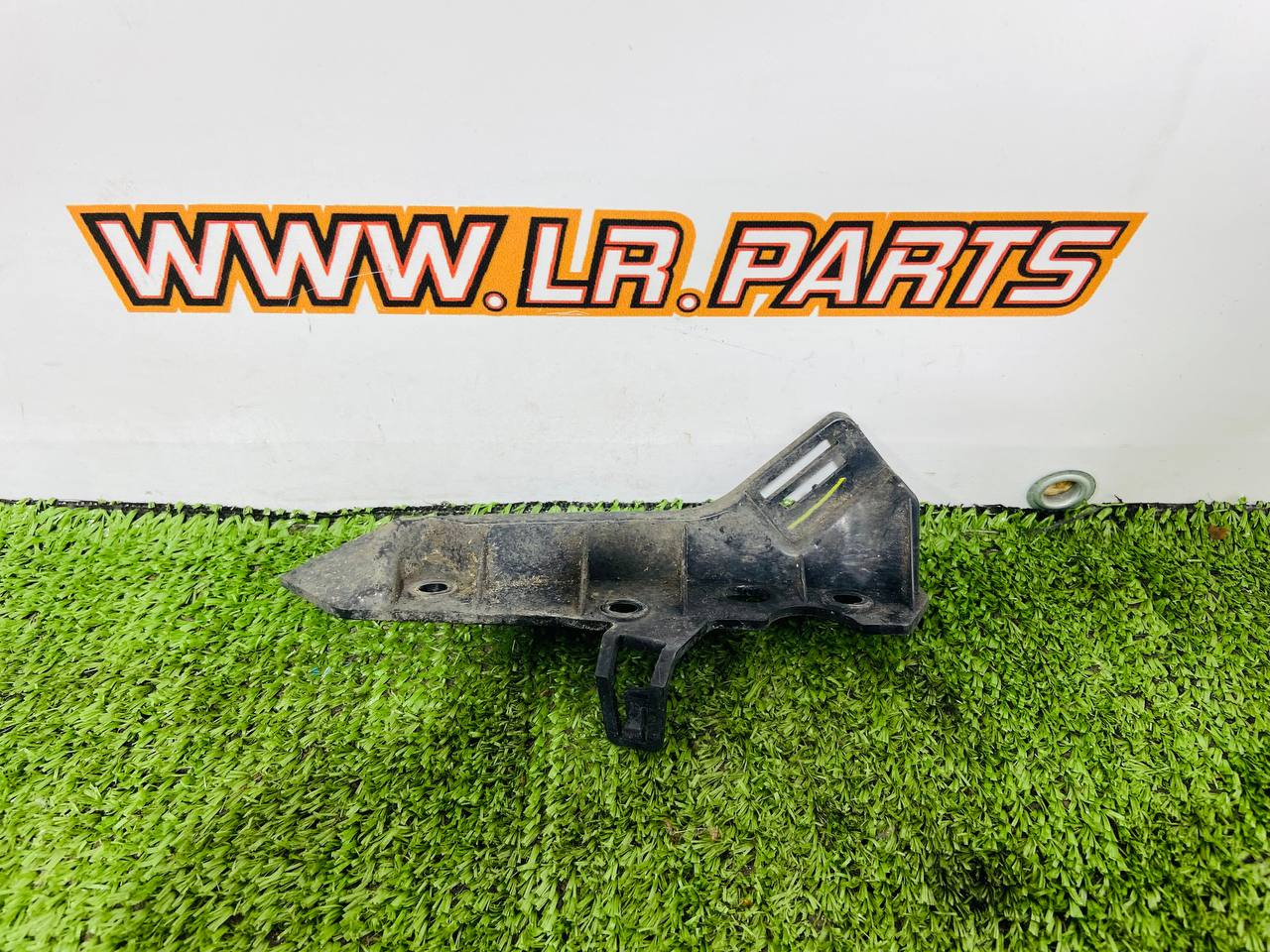 T4A6235 Right bumper bracket Kronstein Jaguar F-Pace X761 (2017-) Used - Image 17