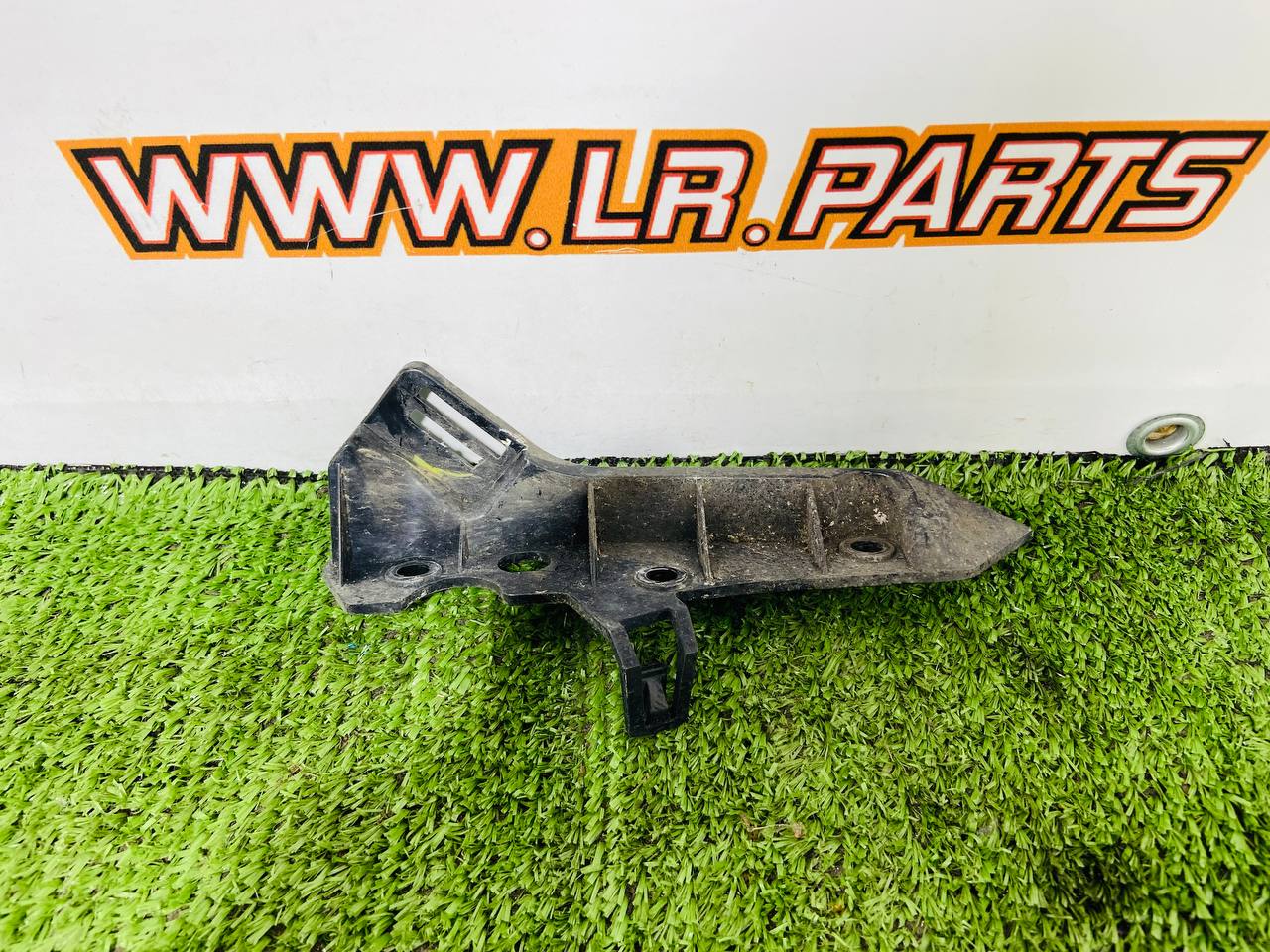 T4A6236 Left front bumper mounting bracket Jaguar F-Pace X761 (2017-) Used - Image 24