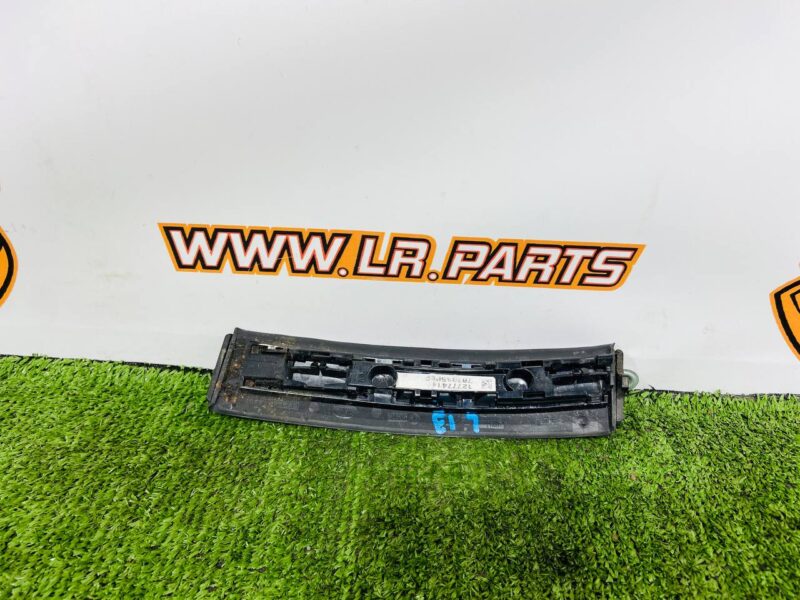 LR062623 Roof molding left front Land Rover Discovery Sport L550 (2015-) Used cost 25 € in stock 2 pcs.