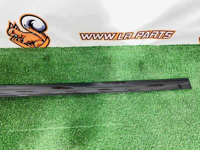 LR072889 Roof molding left outer Range Rover Sport L494 (2014-2022) Used cost 100 € in stock 3 pcs.