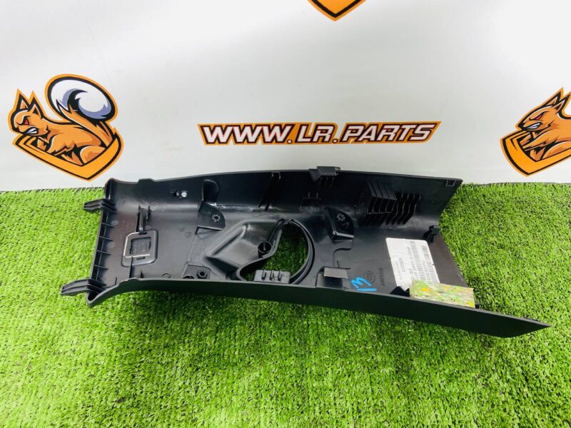 LR084725 Translation from Russian to English: Left central pillar trim for Land Rover Discovery Sport L550 (2015-) Used cost 60 € in stock 1 pcs.