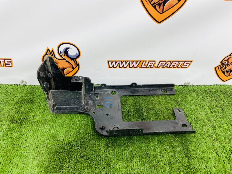 LR117328 Radiator mount support left Land Rover Discovery Sport L550 (2015-) Used - Image 14