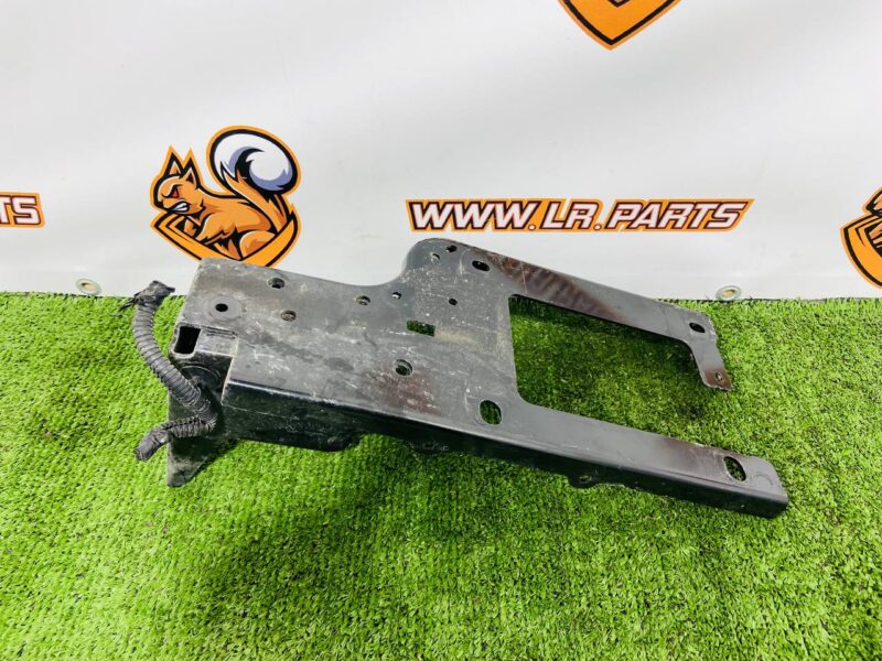 LR117328 Radiator mount support left Land Rover Discovery Sport L550 (2015-) Used - Image 15