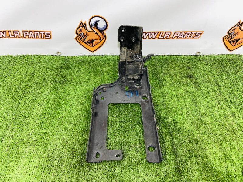 LR117328 Radiator mount support left Land Rover Discovery Sport L550 (2015-) Used - Image 16