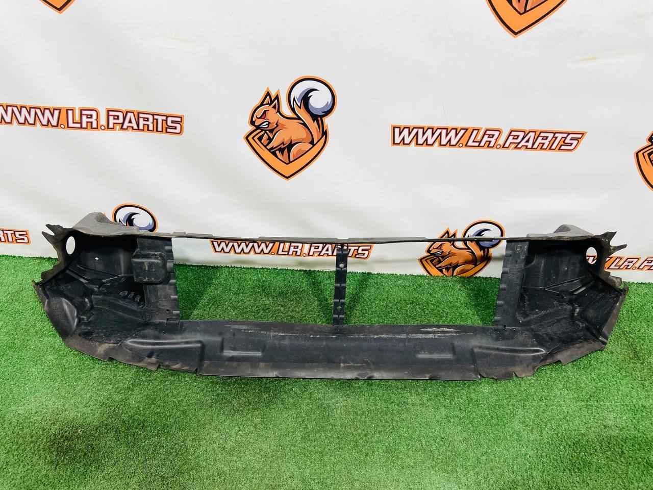 LR127806 Lower Radiator Deflector for Land Rover Discovery Sport L550 (2015-) Used cost € in stock 1 pcs.