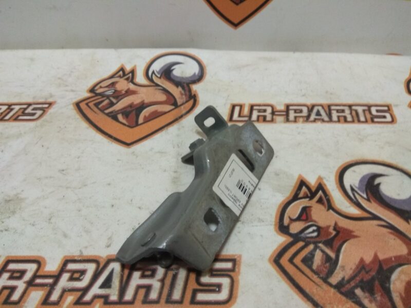 LR128473 Right Wing Mounting bracket for LAND ROVER DISCOVERY SPORT (L550) 2015- Used cost 10 € in stock 1 pcs.