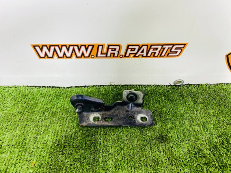 LR128474 Bracket for mounting the left wing of Land Rover Discovery Sport L550 (2015-) Used cost 10 € in stock 1 pcs.
