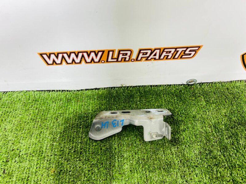 LR128474 Bracket for mounting the left wing of Land Rover Discovery Sport L550 (2015-) Used cost 10 € in stock 1 pcs.