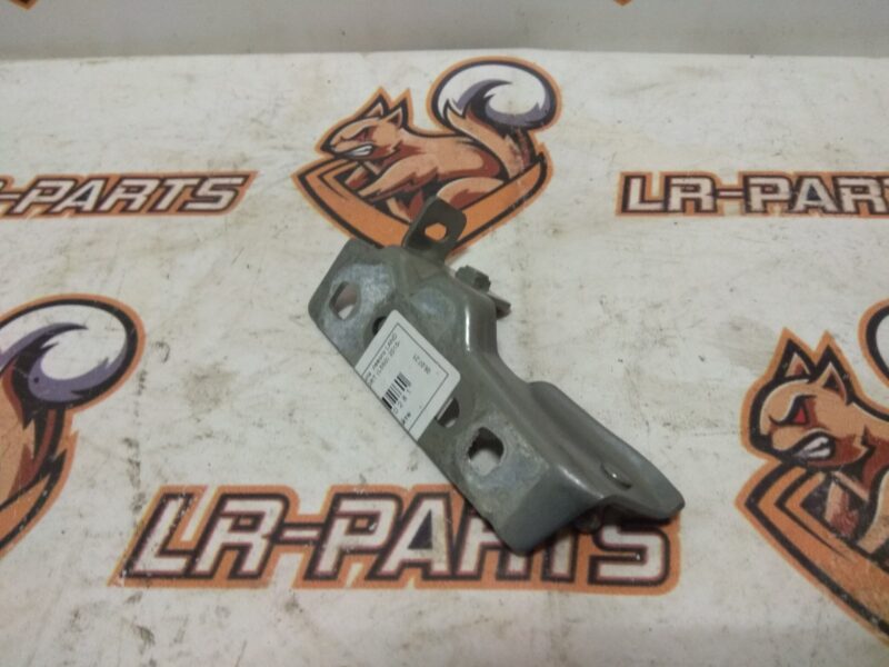 LR128474 Bracket for mounting the left wing of Land Rover Discovery Sport L550 (2015-) Used cost 10 € in stock 1 pcs.