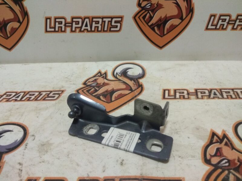 LR128474 Bracket for mounting the left wing of Land Rover Discovery Sport L550 (2015-) Used cost 10 € in stock 1 pcs.