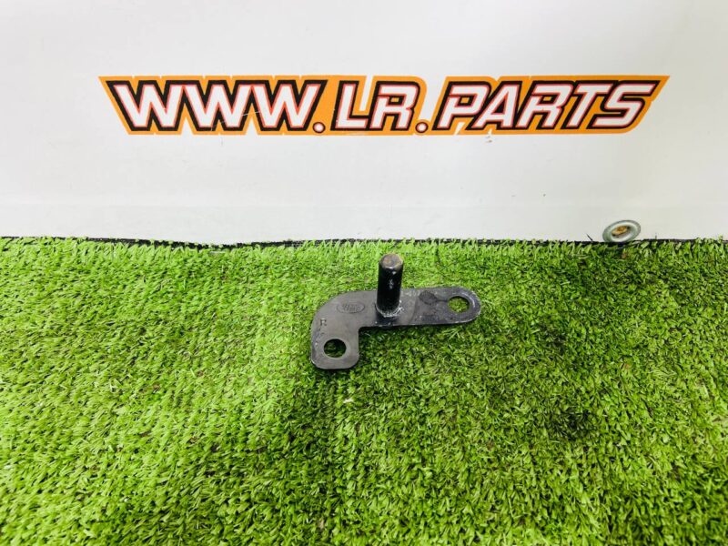 LR133106 Right Radiator Bracket Land Rover Discovery Sport L550 (2015-) Used cost  € in stock 1 pcs.