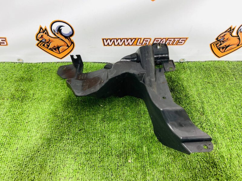 LR135636 Mudguard mounting bracket right Land Rover Discovery Sport L550 (2015-) Used cost 20 € in stock 1 pcs.