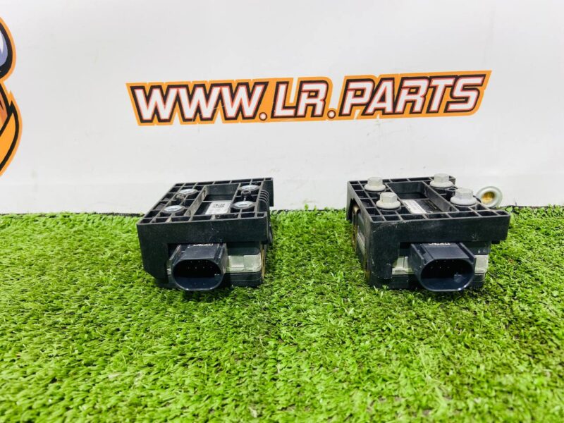 LR135905 Active cruise control radar for Land Rover Discovery 5 L462 (2017-) Used cost 650 € in stock 1 pcs.