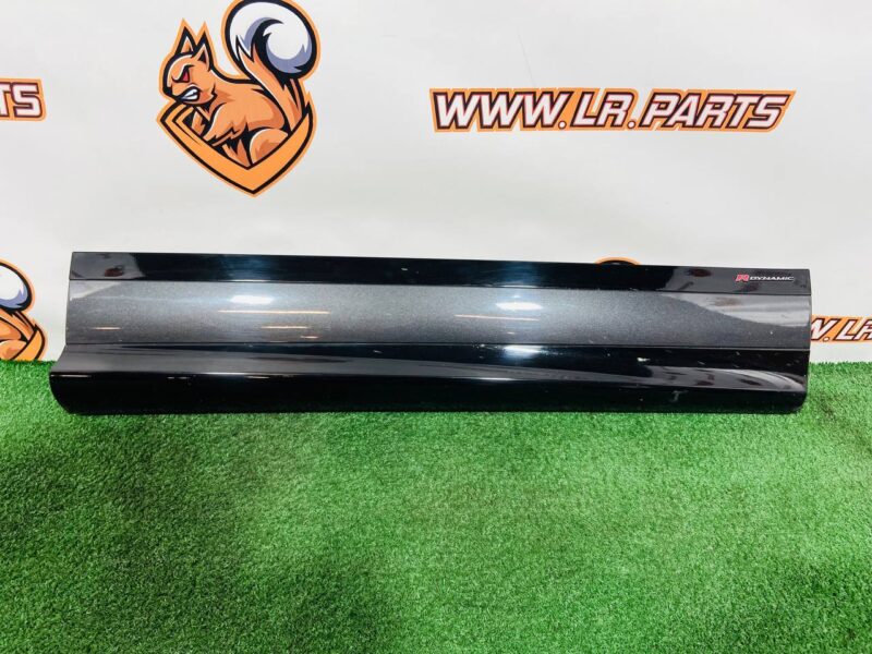 LR164824 Front right door molding Range Rover Evoque New L551 (2019-) used cost 107,02 € in stock 1 pcs.
