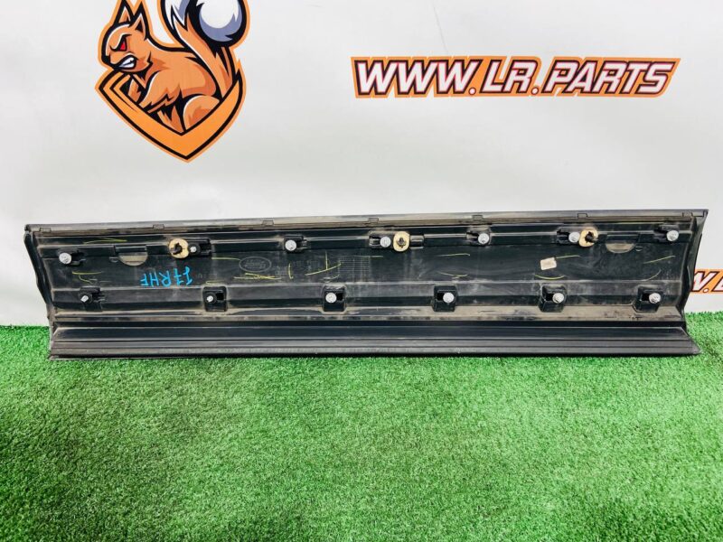 LR164824 Front right door molding Range Rover Evoque New L551 (2019-) used cost 107,02 € in stock 1 pcs.