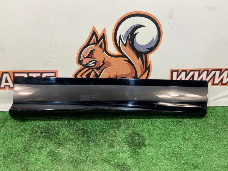 LR164824 Front right door molding Range Rover Evoque New L551 (2019-) used cost 107,02 € in stock 1 pcs.
