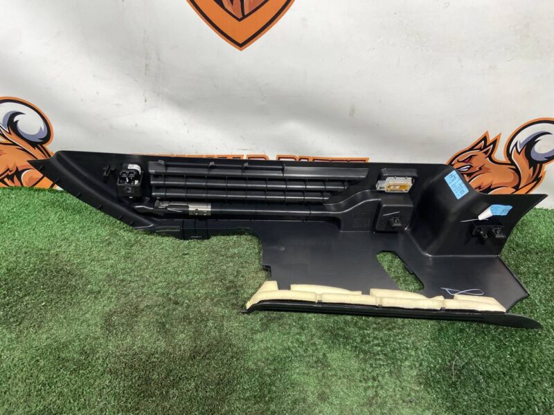 526123928PVJ Left rear body panel finish for Range Rover Sport L461 (2023-) Used"" cost  € in stock 1 pcs.