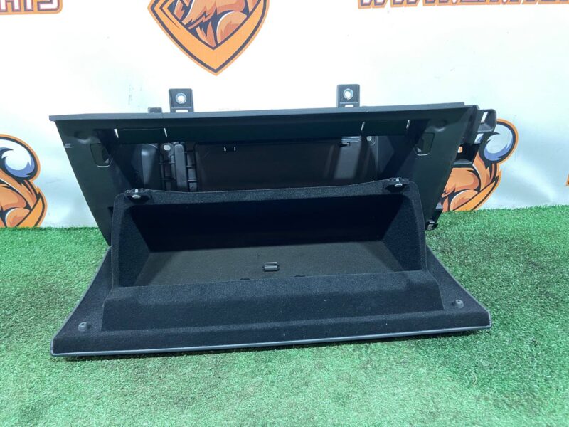 533123888PVJ Glove box lower Range Rover Sport L461 (2023-) Used cost  € in stock 1 pcs.