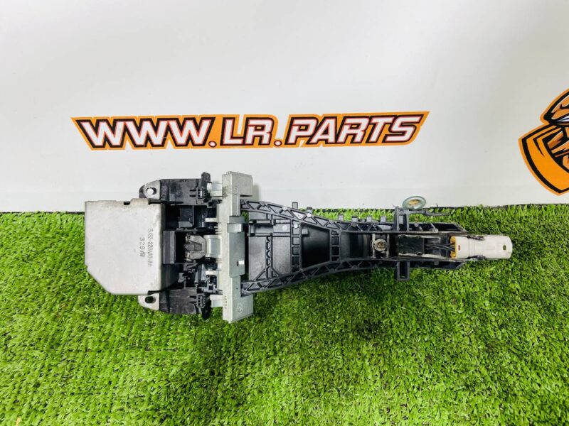 LR048298KIT Front outer right door handle Range Rover L405 (2013-2021) Used cost  € in stock 1 pcs.
