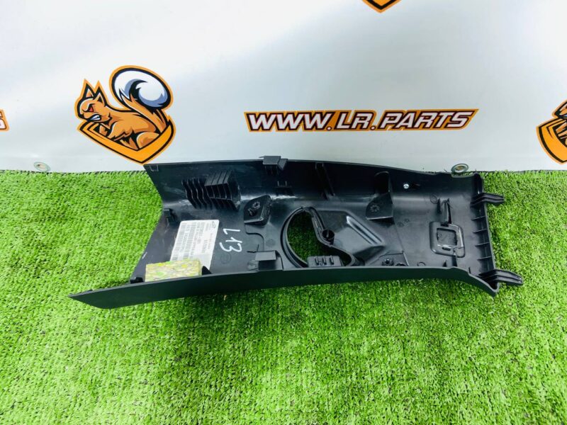 LR084728 Cladding of the central right pillar Land Rover Discovery Sport L550 (2015-) Used cost 50 € in stock 1 pcs.