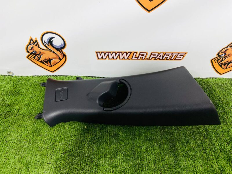 LR084728 Cladding of the central right pillar Land Rover Discovery Sport L550 (2015-) Used cost 50 € in stock 1 pcs.
