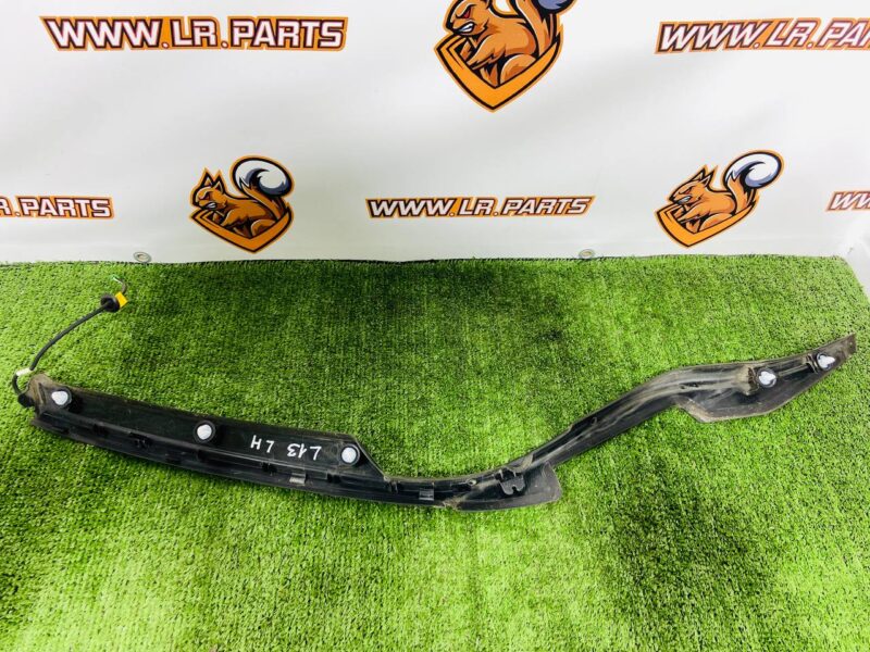 LR090574 Left trunk lid molding Land Rover Discovery Sport L550 (2015-) Used cost 35 € in stock 1 pcs.
