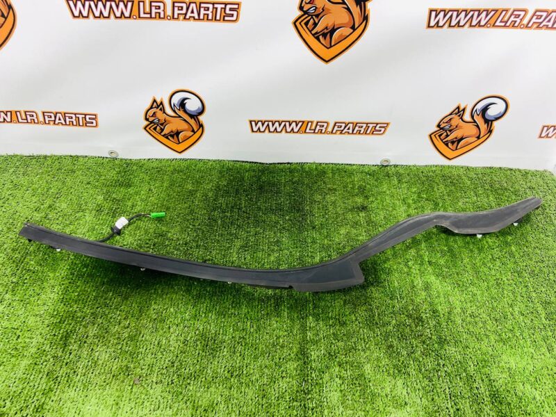 LR090575 Right Trunk Lid Molding for Land Rover Discovery Sport L550 (2015-) Used. cost 40 € in stock 1 pcs.