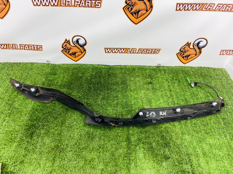 LR090575 Right Trunk Lid Molding for Land Rover Discovery Sport L550 (2015-) Used. cost 40 € in stock 1 pcs.