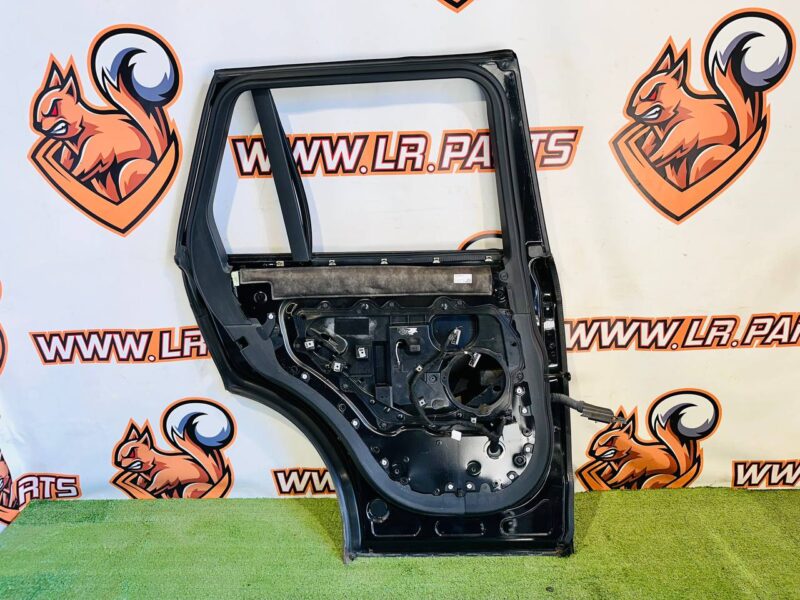 LR100511 Door rear left Range Rover L405 (2013-2021) used cost 715 € in stock 3 pcs.
