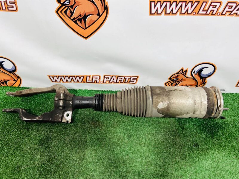 LR102249KIT Front right shock absorber with bracket Range Rover L405 (2013-2021) Used cost 470 € in stock 1 pcs.