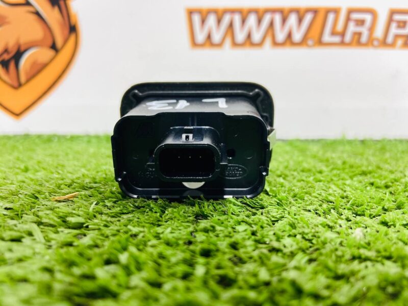 LR107869 Trunk closing button for Land Rover Discovery Sport L550 (2015-) Used cost 40 € in stock 2 pcs.