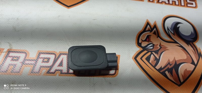LR107869 Trunk closing button for Land Rover Discovery Sport L550 (2015-) Used cost 40 € in stock 1 pcs.