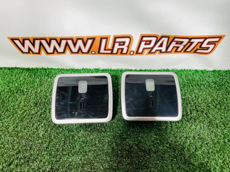 LR108709 Interior lamp left Range Rover L405 (2013-2021) Used cost  € in stock 2 pcs.