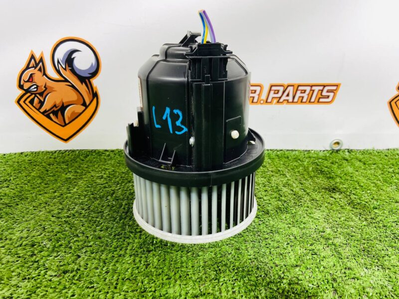 LR115674 Heater Blower Motor Land Rover Discovery Sport L550 (2015-) Used cost  € in stock 1 pcs.