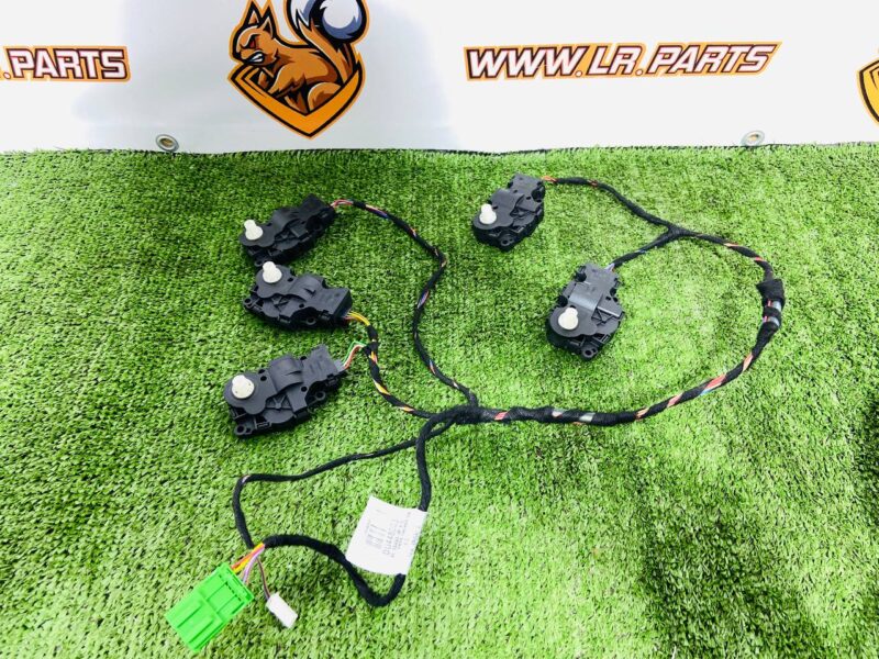 LR115829KIT Stepper motor of the heater set for Land Rover Discovery Sport L550 (2015-) Used cost  € in stock 1 pcs.