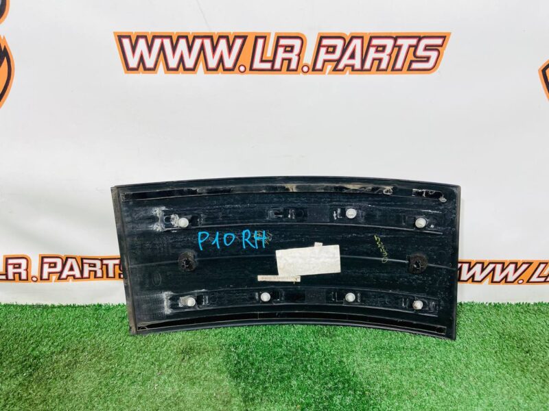 LR116994 Front Right Door Molding Range Rover L405 (2013-2021) Used cost  € in stock 1 pcs.