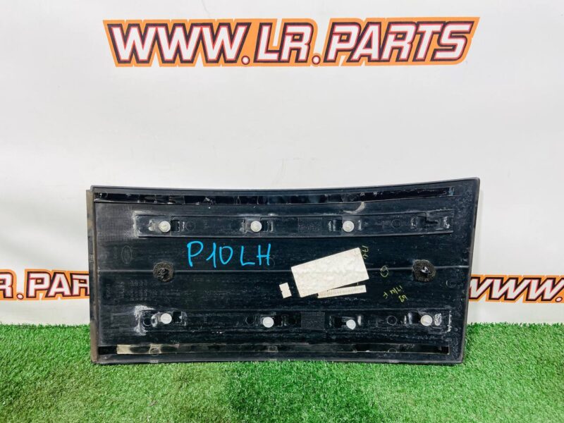 LR116995 Front left door molding for Range Rover L405 (2013-2021) Used cost  € in stock 1 pcs.