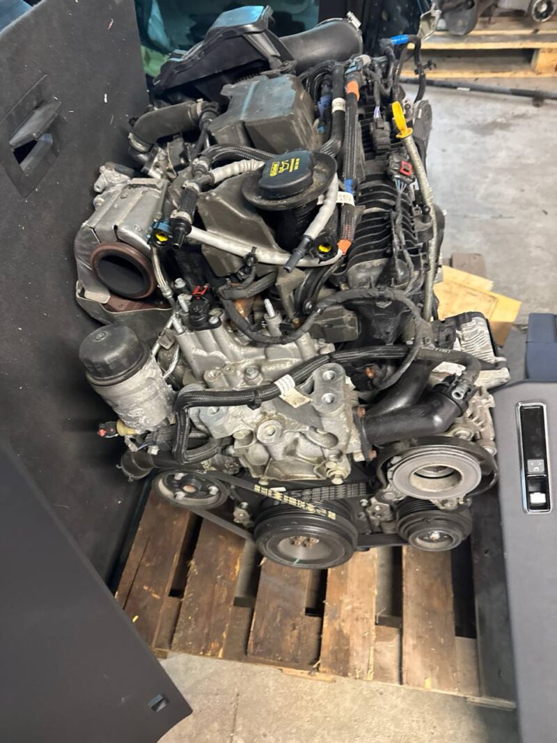 LR118398KIT Motor (Engine) with attached equipment 2.0L Diesel AJ20D4 PTA (200HP) Land Rover Discovery Sport L550 (2015-) Used cost  € in stock 1 pcs.