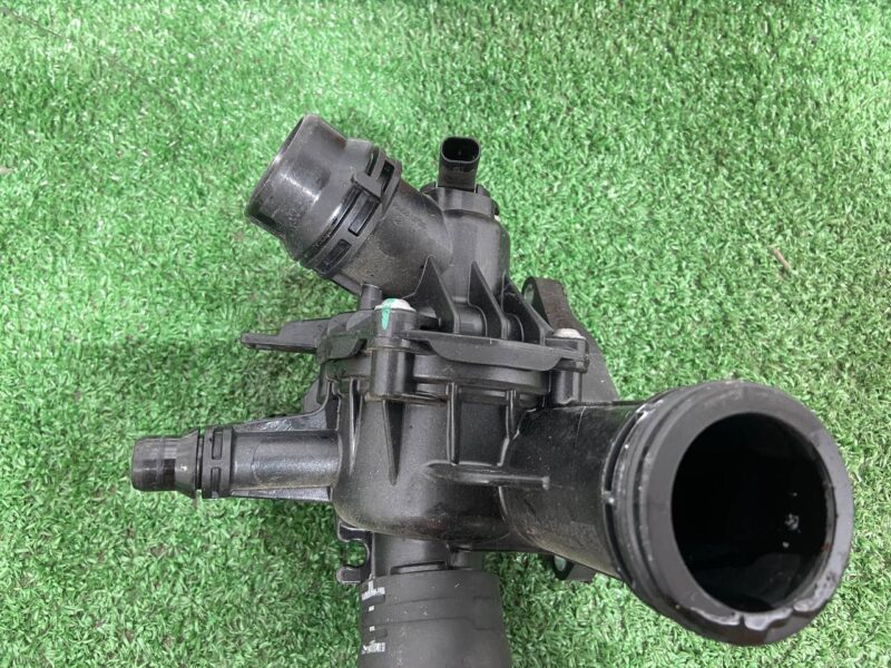 LR125484 Thermostat 3.0 D Range Rover Sport L461 (2023-) Used cost  € in stock 2 pcs.