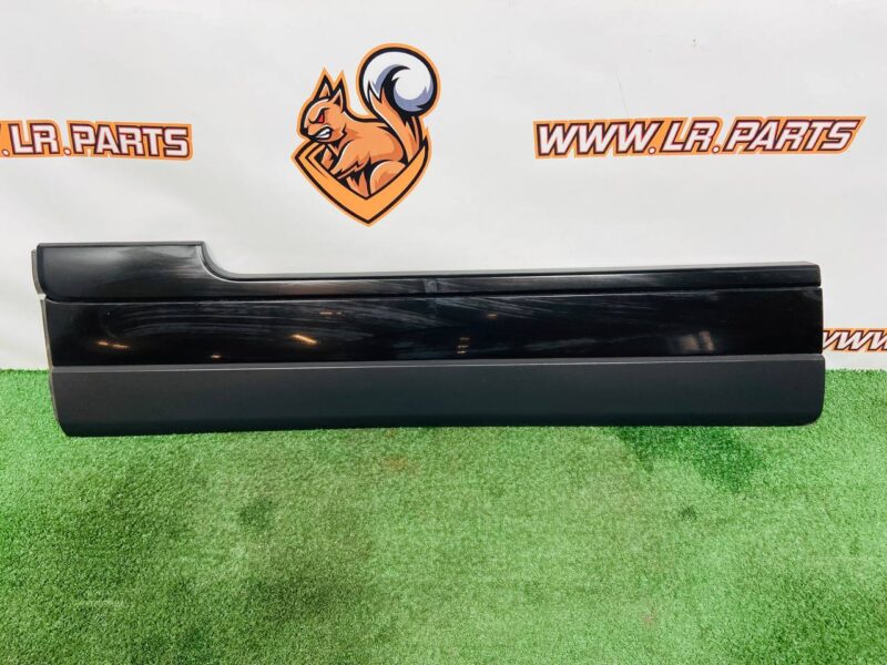 LR125981 Front left door molding Range Rover L405 (2013-2021) Used - Image 26