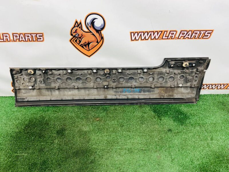 LR125981 Front left door molding Range Rover L405 (2013-2021) Used - Image 27