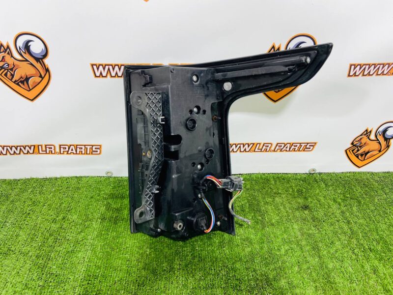 LR135422 Left rear lamp rest 2018- Range Rover L405 (2013-2021) Used cost 555 € in stock 1 pcs.