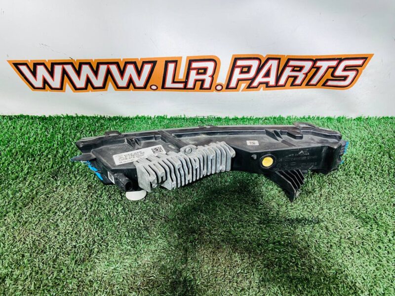 LR142092 Fog light 2018 - right Range Rover Sport L494 (2014-2022) Used cost 120 € in stock 1 pcs.