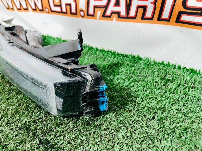 LR142092 Fog light 2018 - right Range Rover Sport L494 (2014-2022) Used cost 120 € in stock 1 pcs.