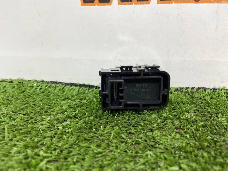 LR150596 Volume Switch for Range Rover Sport L461 (2023-) Used cost  € in stock 2 pcs.